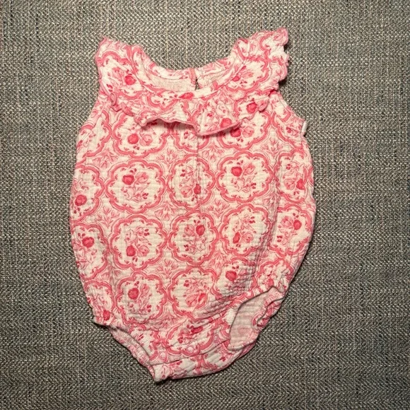 Baby Girl Bundle 0-3M Floral Gerber Onesie, Chic Pea Bodysuit 3-6m Sun Tshirt - Picture 5 of 9